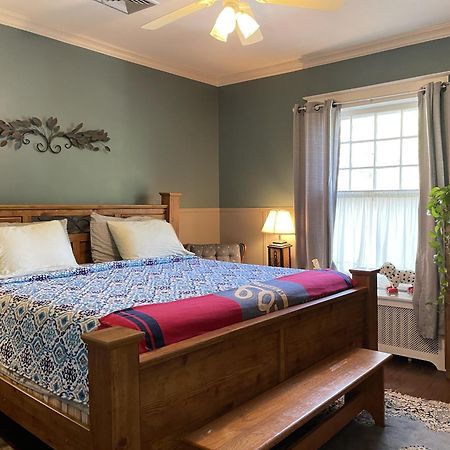 Greenwood Bed & Breakfast Ґрінсборо Екстер'єр фото