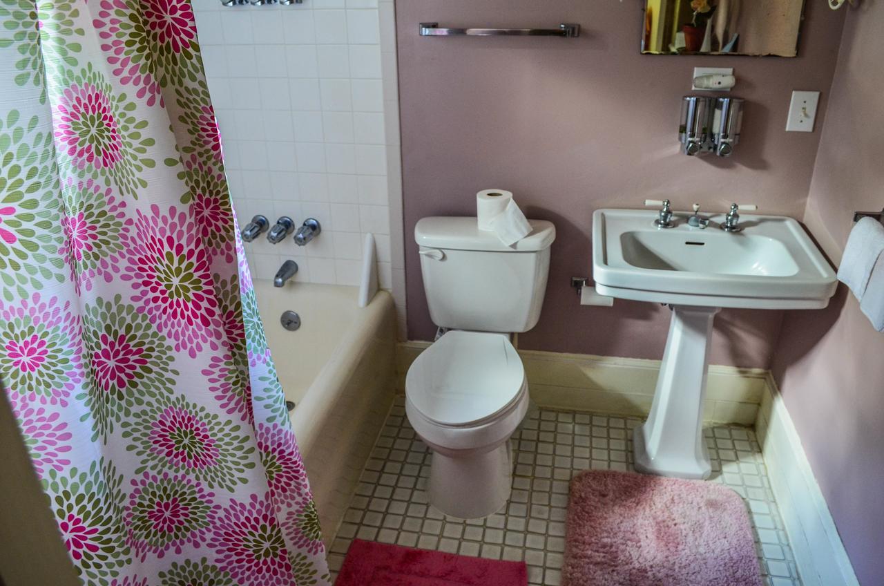 Greenwood Bed & Breakfast Ґрінсборо Екстер'єр фото